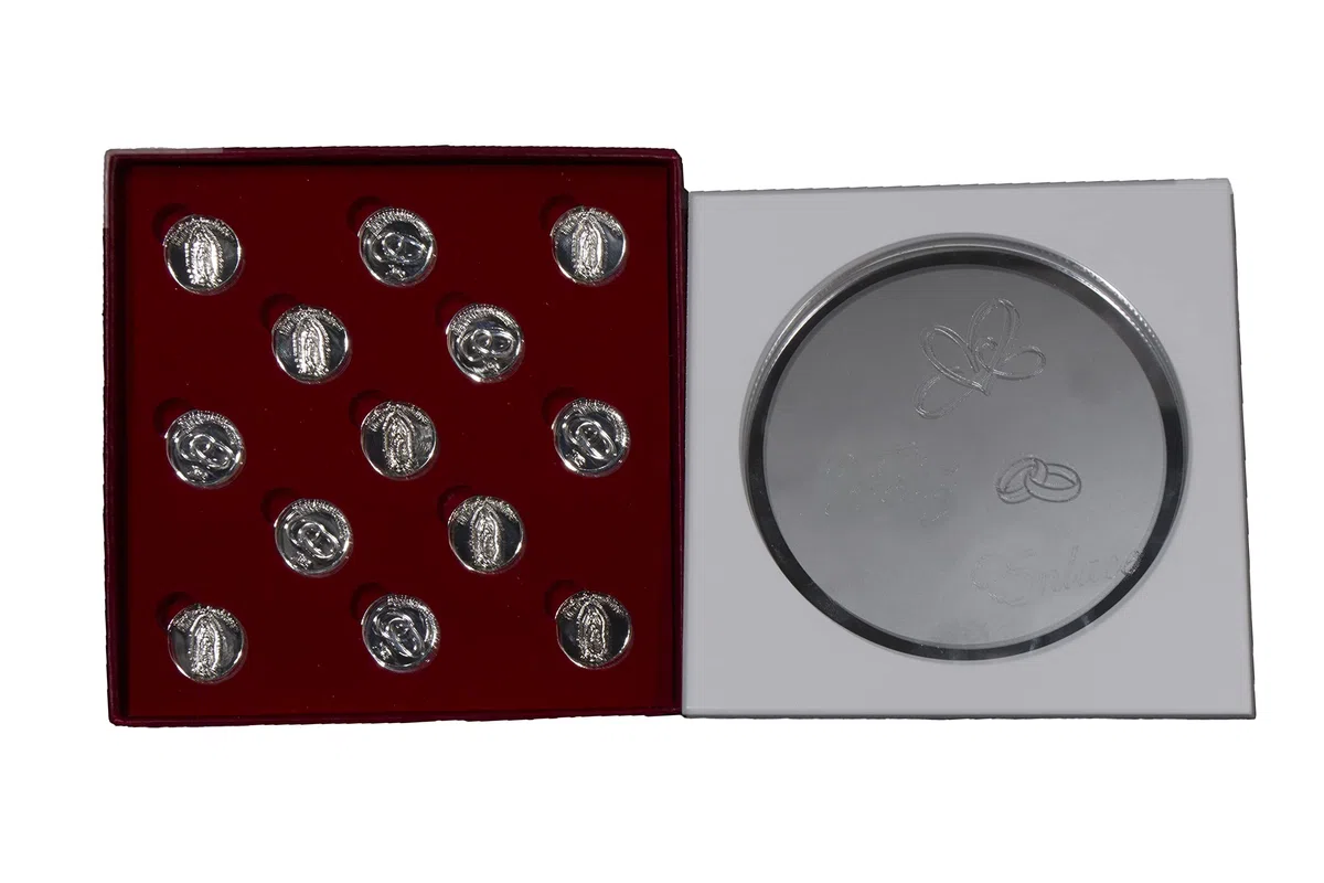 Arras de la Vírgen de Guadalupe, Personalizable con Bandeja Convertible en Placa de Recuerdo y llevanza de Alianzas para Bodas y Enlaces.